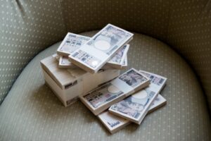 お金の運勢占いは信じるべき？危険な占いサイトと魅了される人の特徴！